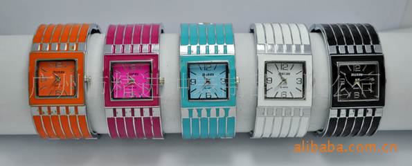 新款彩色亞克力手鐲手表 時(shí)尚與實(shí)用的完美結(jié)合